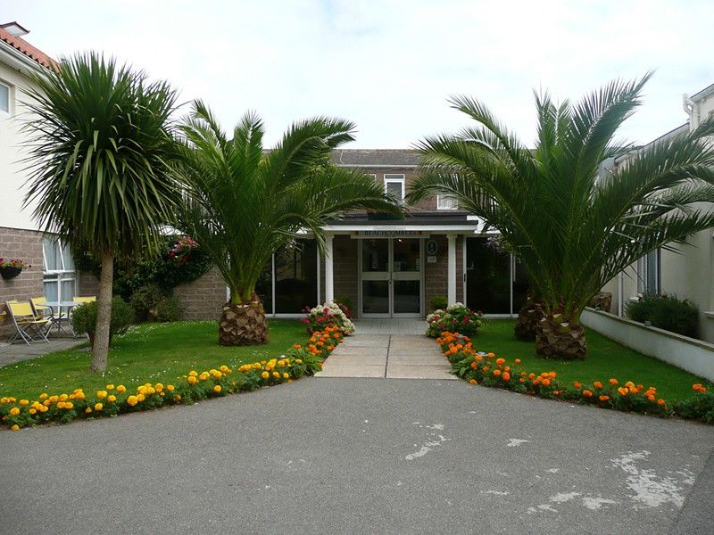 Beachcombers Hotel Grouville Exterior photo